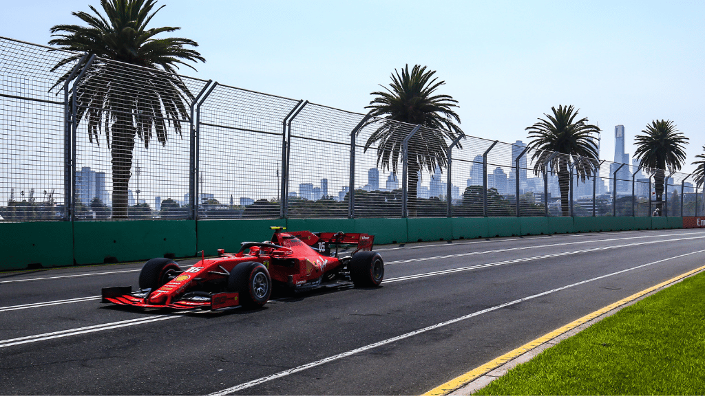 Lewis Hamilton Monza’ya Ferrari F40 ile geldi